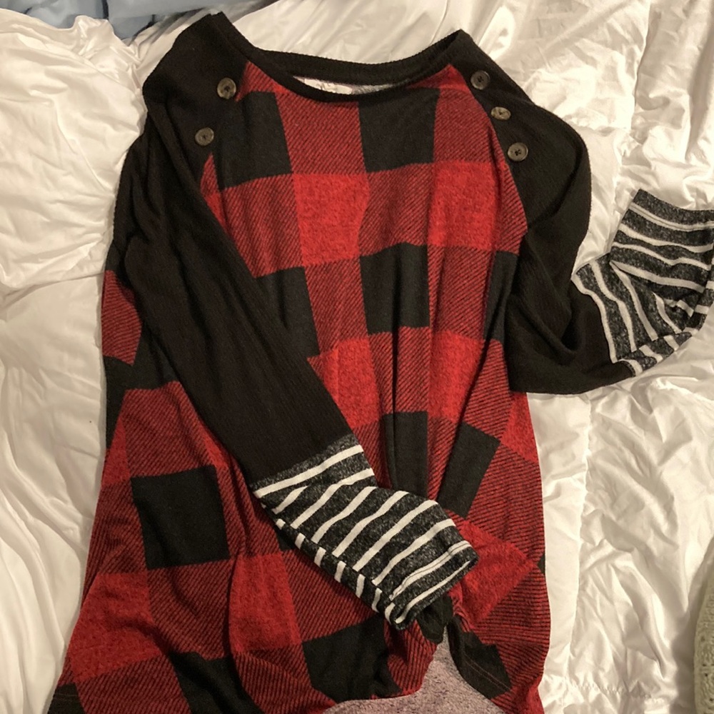 Maurices sweater, size large